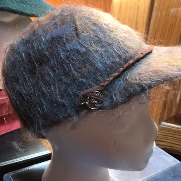 Handmade cap-style felted wool and mohair hat - Picture 2 of 8